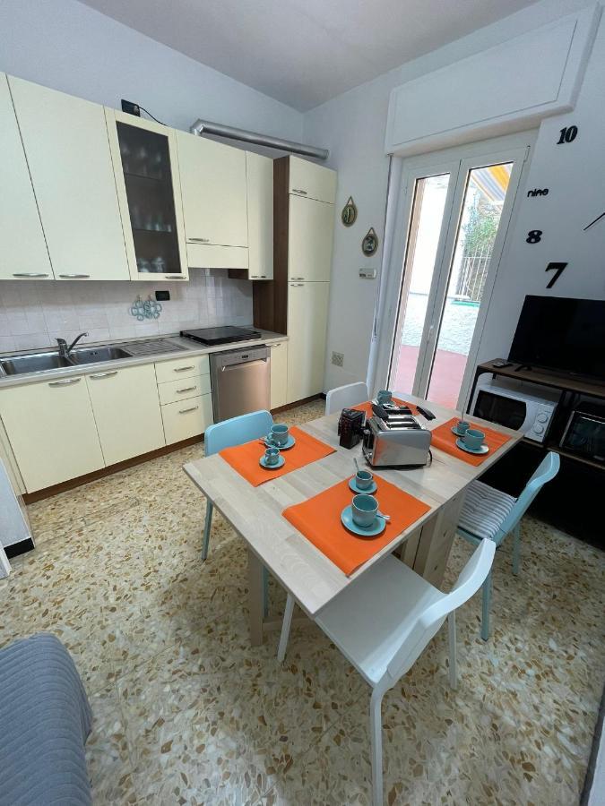 Gigi'S House Apartment Alassio Bagian luar foto